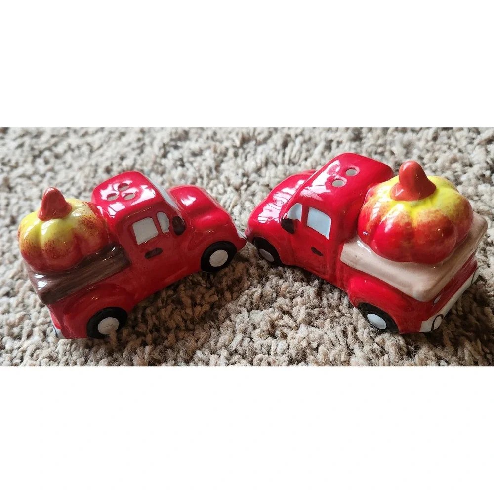 Red Harvest Truck Pumpkin Ceramic Salt and‎ Pepper Shakers Set Fall Decor